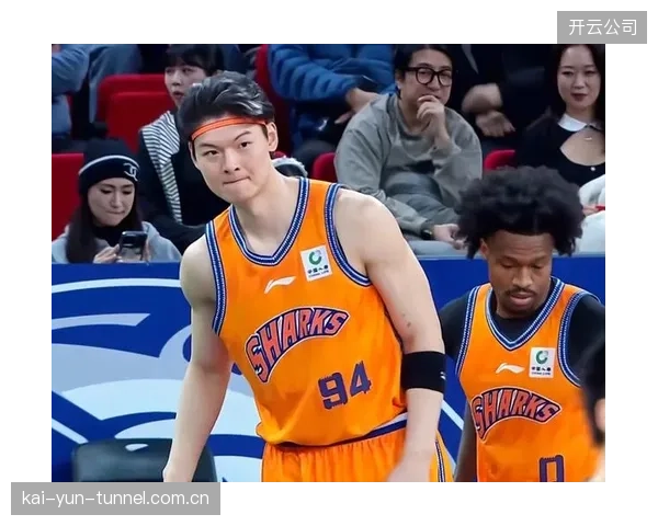 上海队外援古德温成为赛季助攻王,其组织串联是上海队登顶常规赛第一的关键。 上海队外援古德温成为赛季助攻王,其组织串联是上海队登顶常规赛第一的关键。